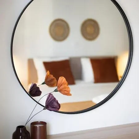 Sunlit Retreat 2-bed Apartment Athens