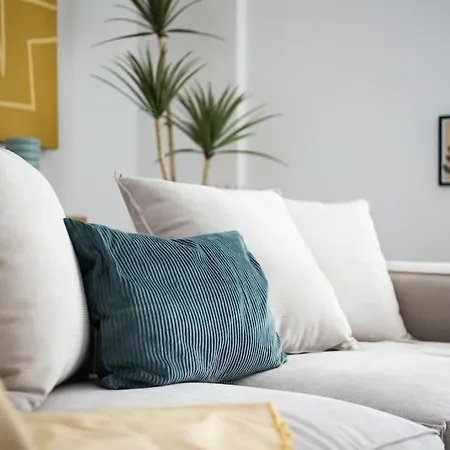 Sunlit Retreat 2-bed Apartment