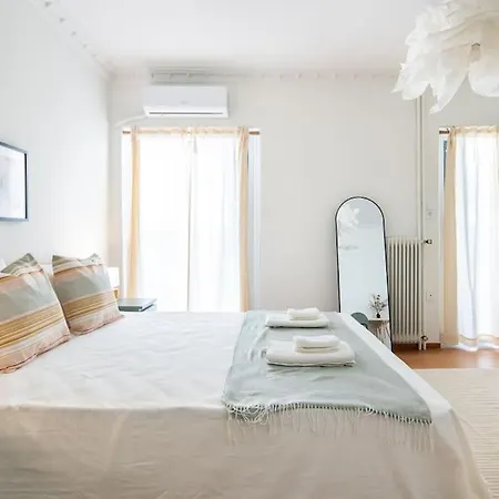 Sunlit Retreat 2-bed Apartment *