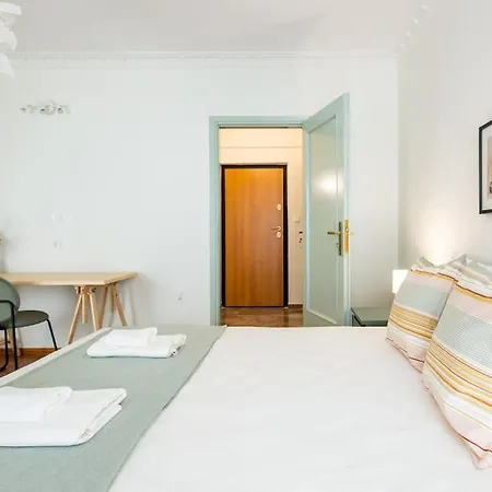 Sunlit Retreat 2-bed Apartment *