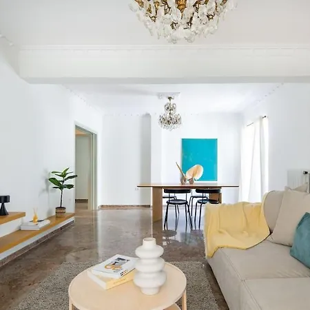 Sunlit Retreat 2-bed Apartment