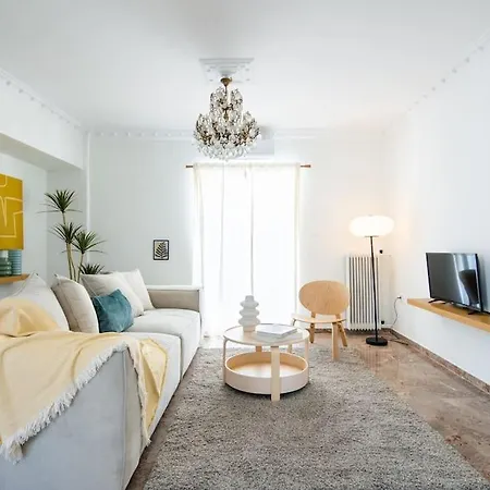 Sunlit Retreat 2-bed Apartment *